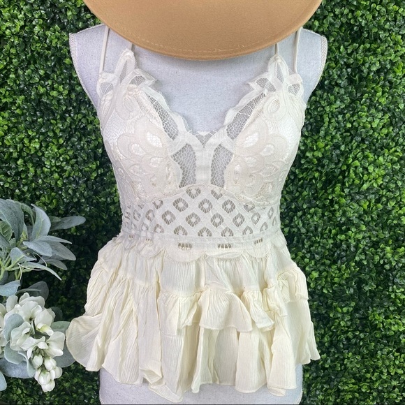 Bella lace top in ivory cream 🔥 - Picture 7 of 11